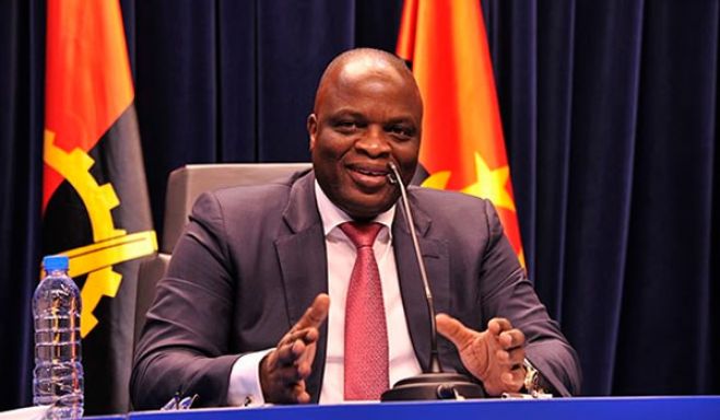 Angola vai ter lei para proteger ciberespaço e não sobre redes sociais - ministro