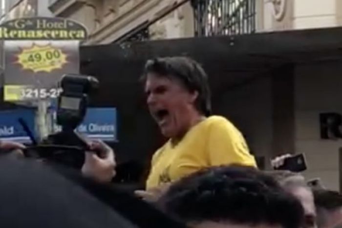 VÍDEO: Candidato presidencial brasileiro Jair Bolsonaro esfaqueado em ação de campanha