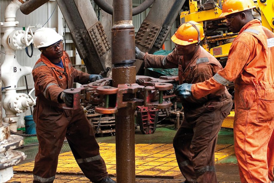 Angola tem reservas petrolíferas e “não vive crise energética”