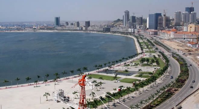 Depois do desporto e dos casamentos, marginal de Luanda recebe `shopping` ao ar livre
