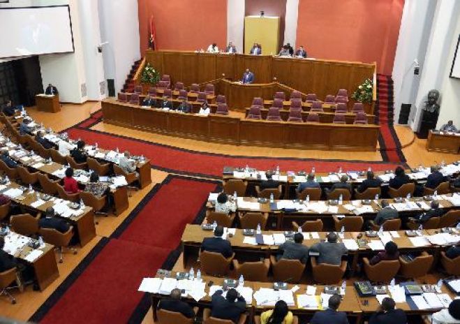 Oposição angolana abandona parlamento após jornalistas serem impedidos de trabalhar