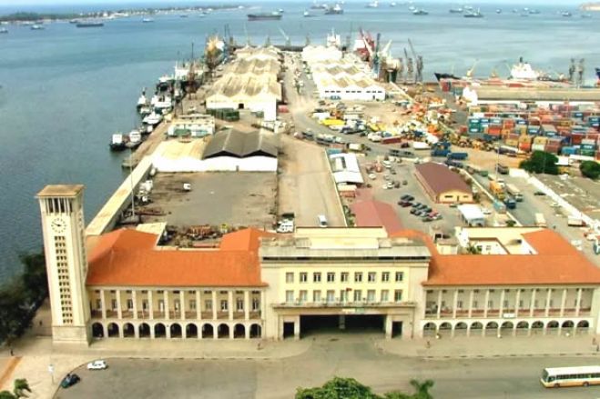 Quatro empresas estrangeiras e uma angolana na corrida à concessão do porto de Luanda