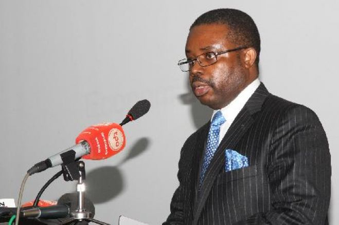 Função pública custa 10,5% do PIB de Angola em 2016 sem novas admissões