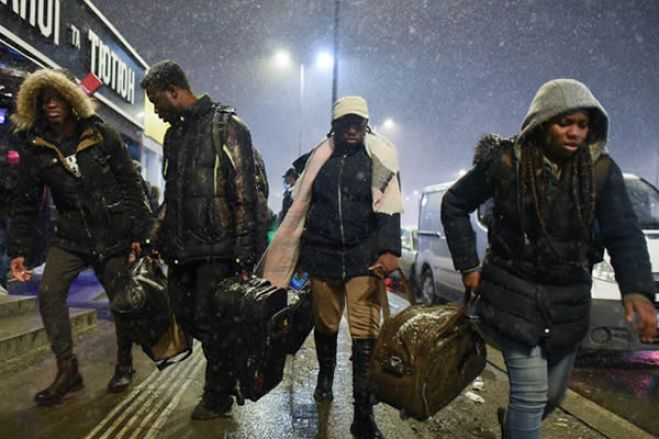 União Africana condena tratamento 'racista' dado a africanos impedidos de deixar a Ucrânia