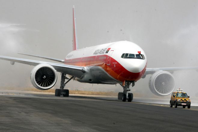 Avião da TAAG já no país depois do incidente no Porto