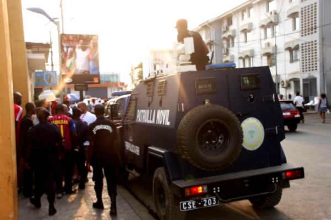 Polícia usa gás lacrimogéneo para dispersar agentes da fiscalização de Luanda em greve