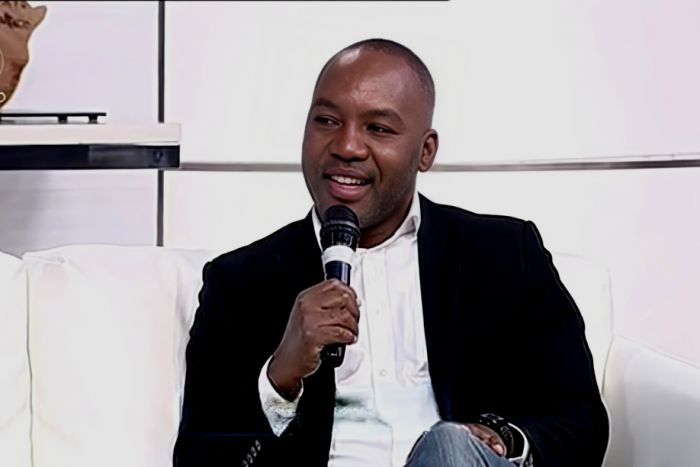 André Ventura "não é racista!" é "apenas coloca os portugueses à frente dos demais", diz Albino Pakisi