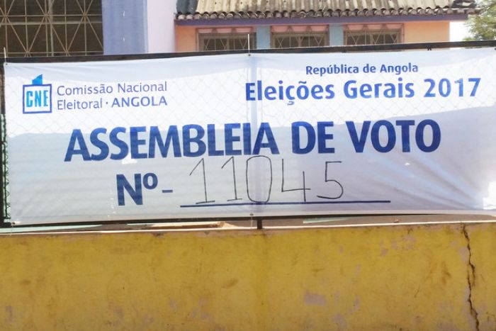 Eleitores angolanos surpresos com seus nomes em assembleias de voto a quilómetros das suas casas