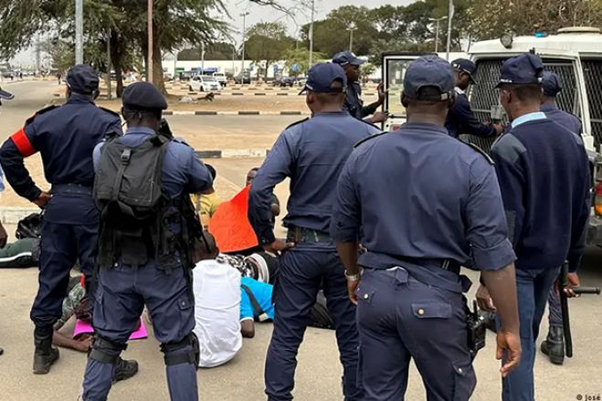 Ativistas que preparavam marcha contra a fome em Luanda &quot;detidos arbitrariamente&quot;