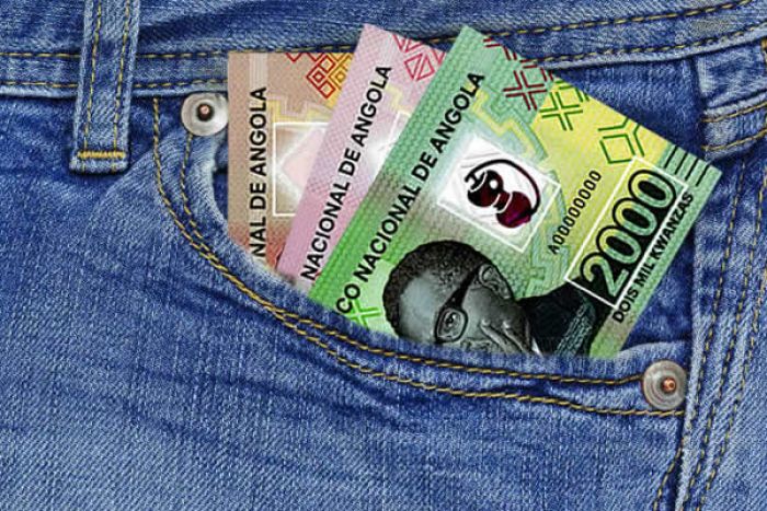 Kwanza desvalorizou 5,71% face ao dólar em outubro
