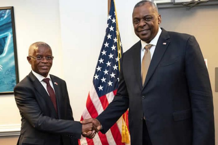 Chefe da Casa Militar de Angola reuniu-se com Secretário de Defesa dos Estados Unidos