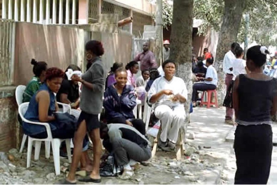 &#039;Kinguilas’ de Luanda sem dólares para alimentar o mercado e a família