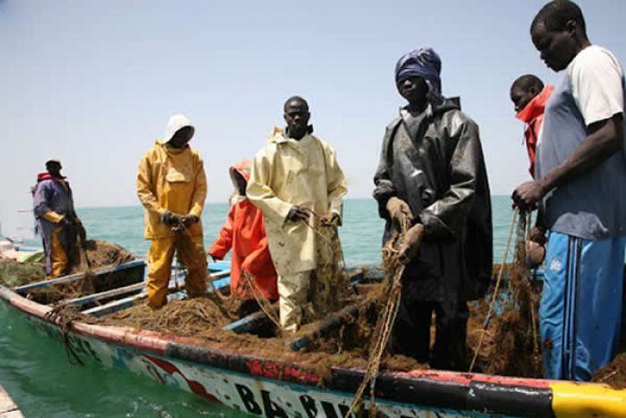 Pescadores angolanos denunciam assaltos à mão armada em alto mar em Luanda