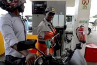 Governo angolano confirma mais cortes nos subsídios aos combustíveis