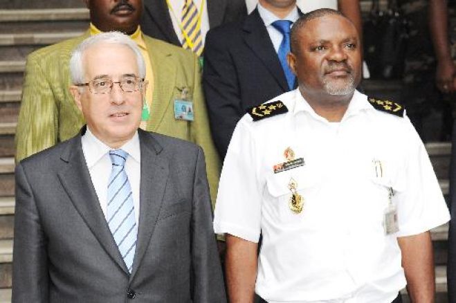 &quot;Fortalecimento militar de Angola pode significar maior repressão&quot;