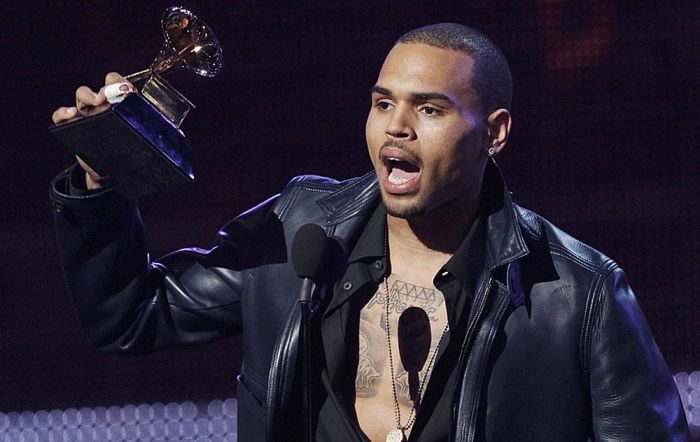 Chris Brown é preso em Paris após acusação de estupro