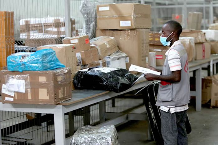 Correios de Angola combatem furtos de mercadorias enviadas em encomendas do exterior
