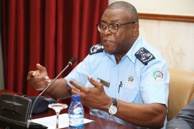 Não há polícias "fantasma", diz comandante da polícia angolana