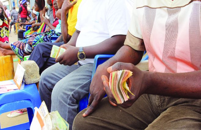 Polícia aperta o cerco à venda de dólares nas ruas de Luanda