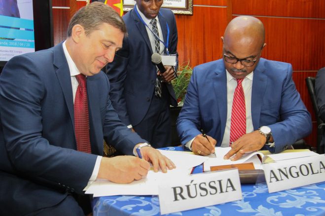 REPRESENTANTES DE ANGOLA E DA RÚSSIA ASSINAM PROTOCOLO DE CONSTRUÇÃO DO ANGOSAT-2