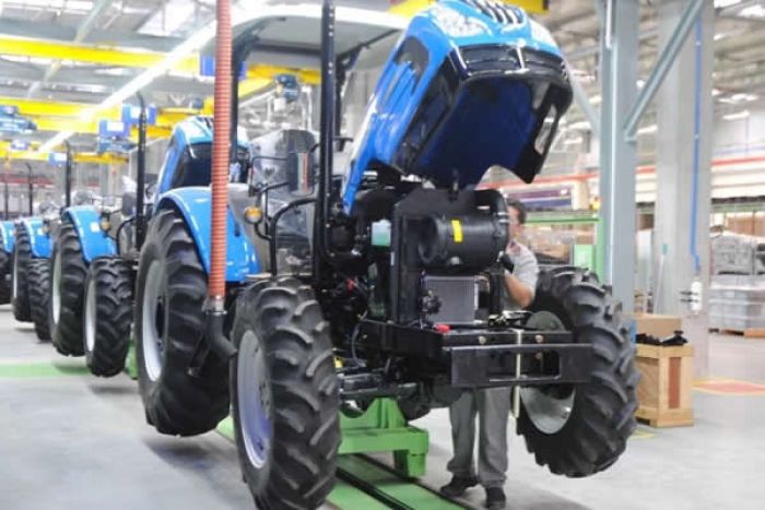 Emirados Árabes Unidos vai instalar montadora de tractores em Angola