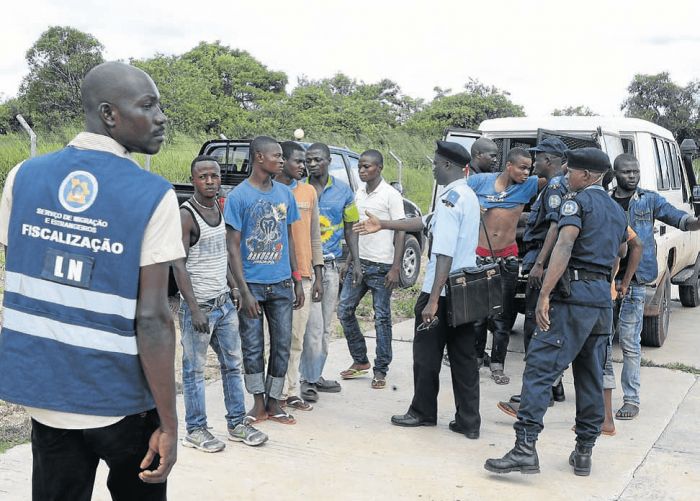 Mais de 2.200 cidadãos estrangeiros expulsos de Angola na última semana