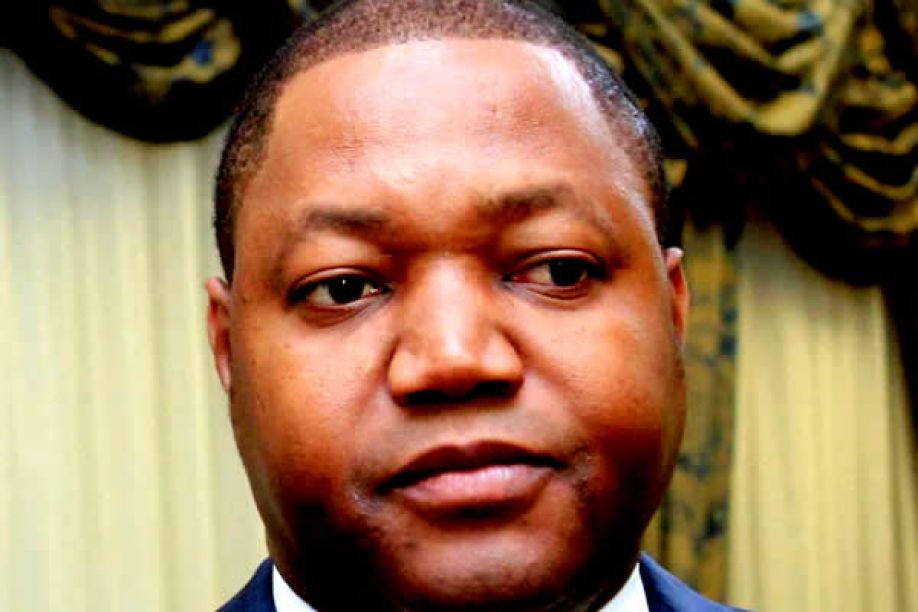 UNITA lamenta “partida precoce” de Luther Rescova do MPLA