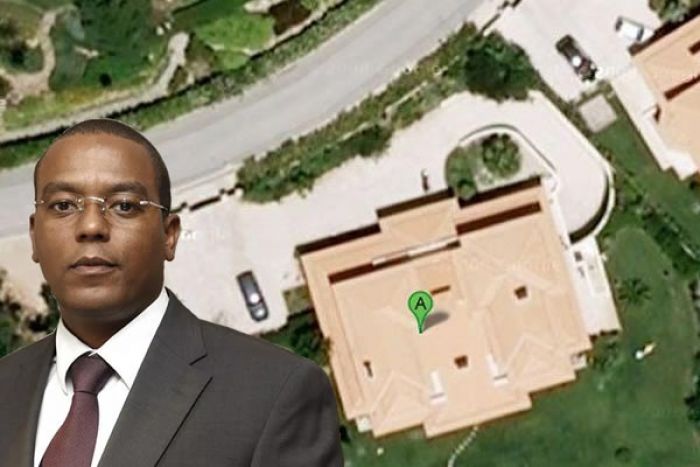 Obras da construção da mansão de José Massano, que tem um jardim anexo com piscina