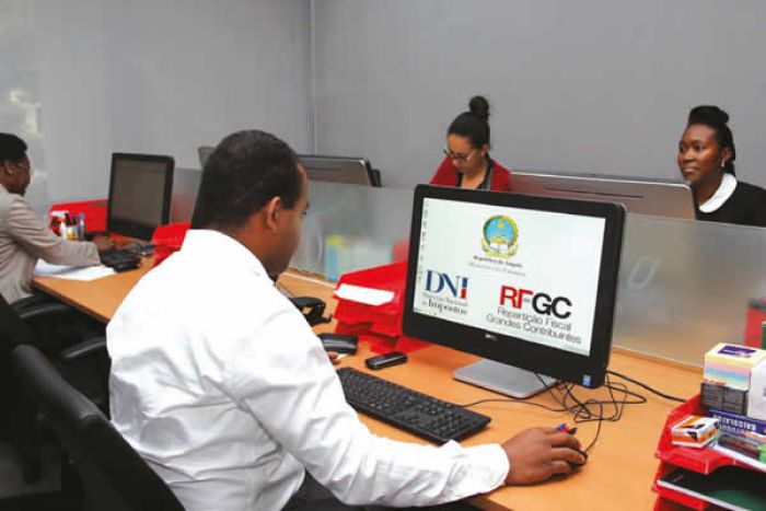 Angola “simplifica” processos administrativos para &quot;combater corrupção&quot; nos serviços públicos