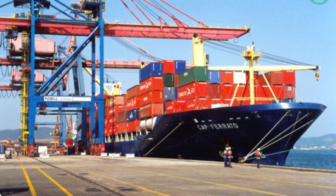 Governo angolano quer limitar importações devido à crise do petróleo