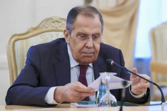 Lavrov compara conflito atual com guerra em Angola, quando a URSS apoiou o MPLA