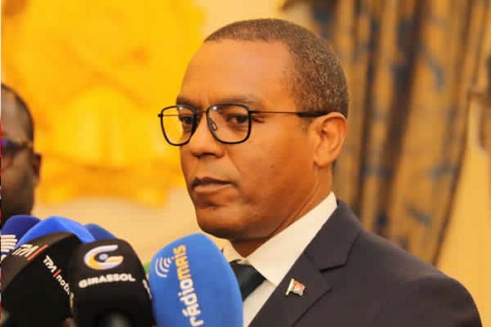 Atrasos com receitas fiscais podem continuar a retardar salários na função pública em Angola