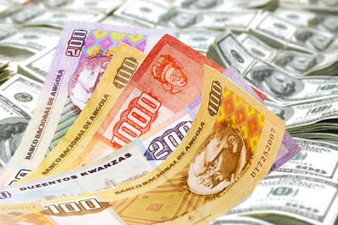Kwanza volta a desvalorizar depois de anunciada liberalização do câmbio