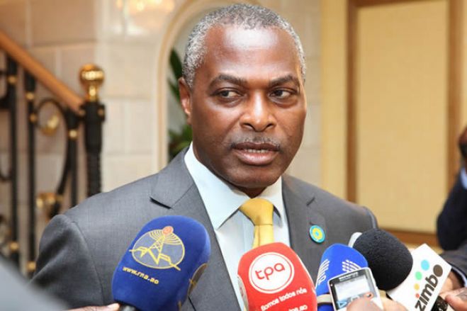 Abel Chivukuvuku diz que o seu afastamento na liderança da coligação angolana CASA-CE "é ilegal"