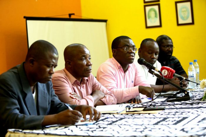 Jornalistas angolanos rejeitam que dirigentes partidários exerçam jornalismo