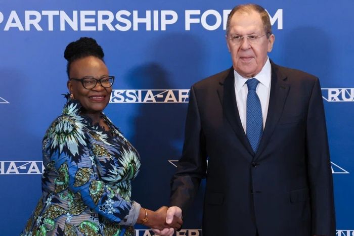 Rússia vai para a Namíbia minerar urânio e ensinar a produzir energia nuclear