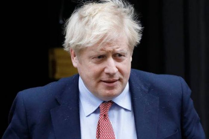 Premiê britânico é internado nos cuidados intensivos após piora em quadro de covid-19