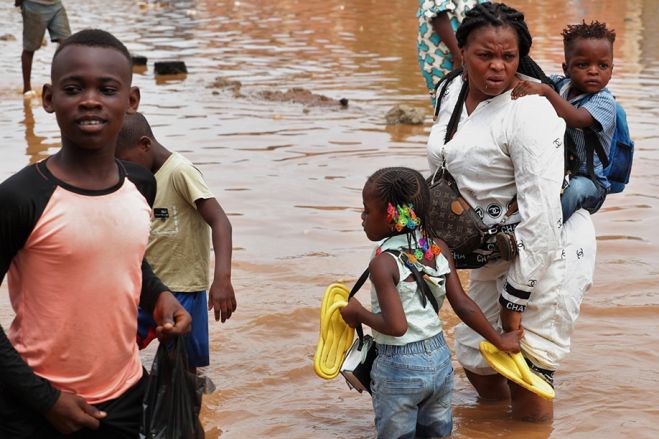 Chuva em Luanda matam duas pessoas, inundam várias casas e deixa famílias desalojadas