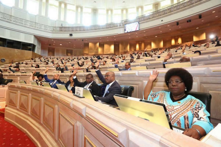 MPLA recusa discussão sobre transparência na contratação pública e vandalismo em Luanda
