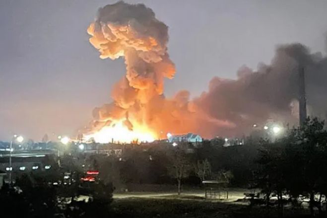 Explosão é vista na capital ucraniana de Kiev nesta quinta-feira