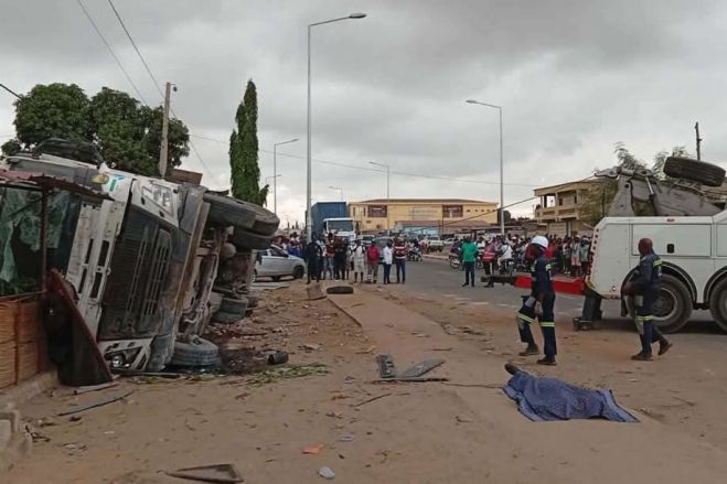 Acidente com caminhão de recolha de resíduos causa morte de funcionário da ELISAL no Mulenvos