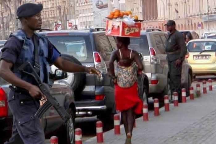 Ex-conselheiro de PR angolano critica militares na rua e desvaloriza o risco de &quot;banho de sangue&quot;