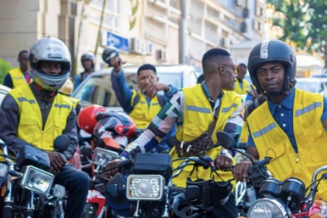 Mototaxistas de Luanda vão ser identificados através de coletes com cores de cada município