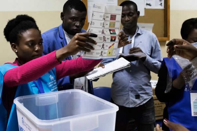 UNITA e PRS dizem que MPLA prepara eleições fraudulentas, mas CASA-CE discorda