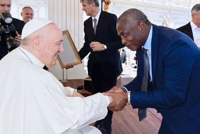 Chivukuvuku recebido pelo Papa Francisco no Vaticano para abordar sobre situação em Angola