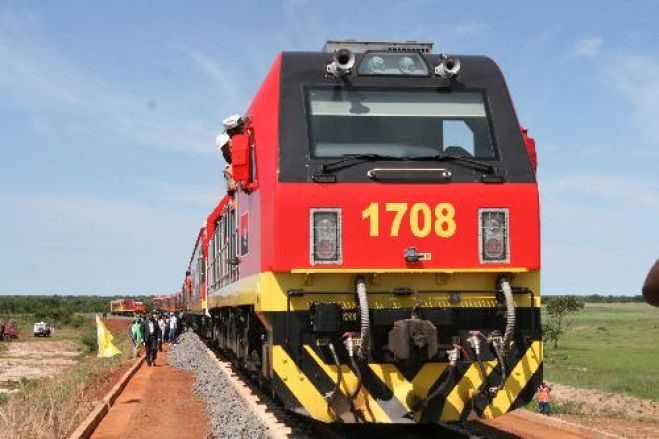Trabalhadores do Caminho-de-Ferro de Luanda exigem compromisso escrito