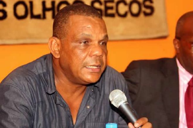 ADEUS Zédu: Ex-PR alcançou a paz mas desperdiçou a oporunidade de tirar Angola da pobreza - jornalista
