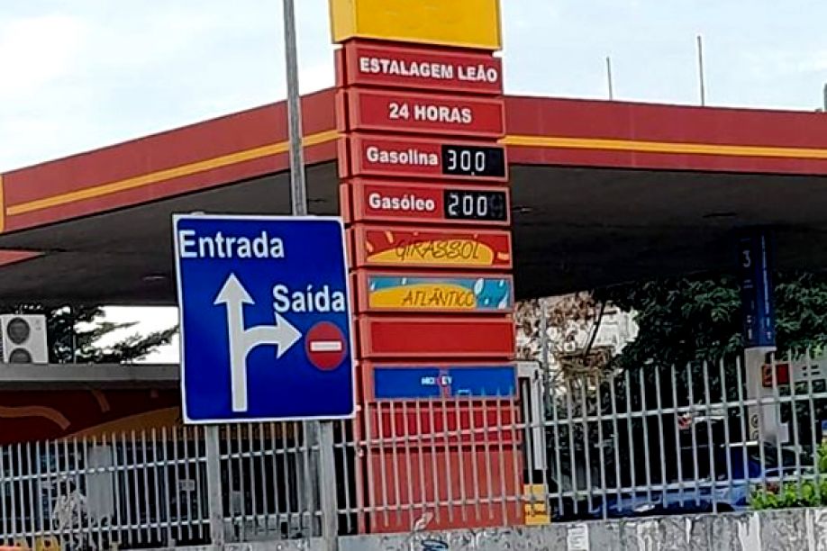 Preço do combustível em Angola &quot;é a principal variável&quot; que leva ao contrabando