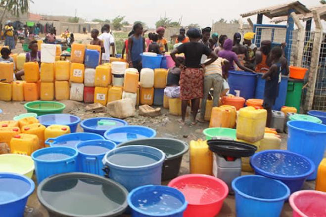 Distribuição de água em Luanda custou 53 mil euros entre abril e maio — Governo