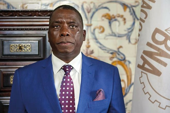 Auditor do BNA contra as políticas do FMI